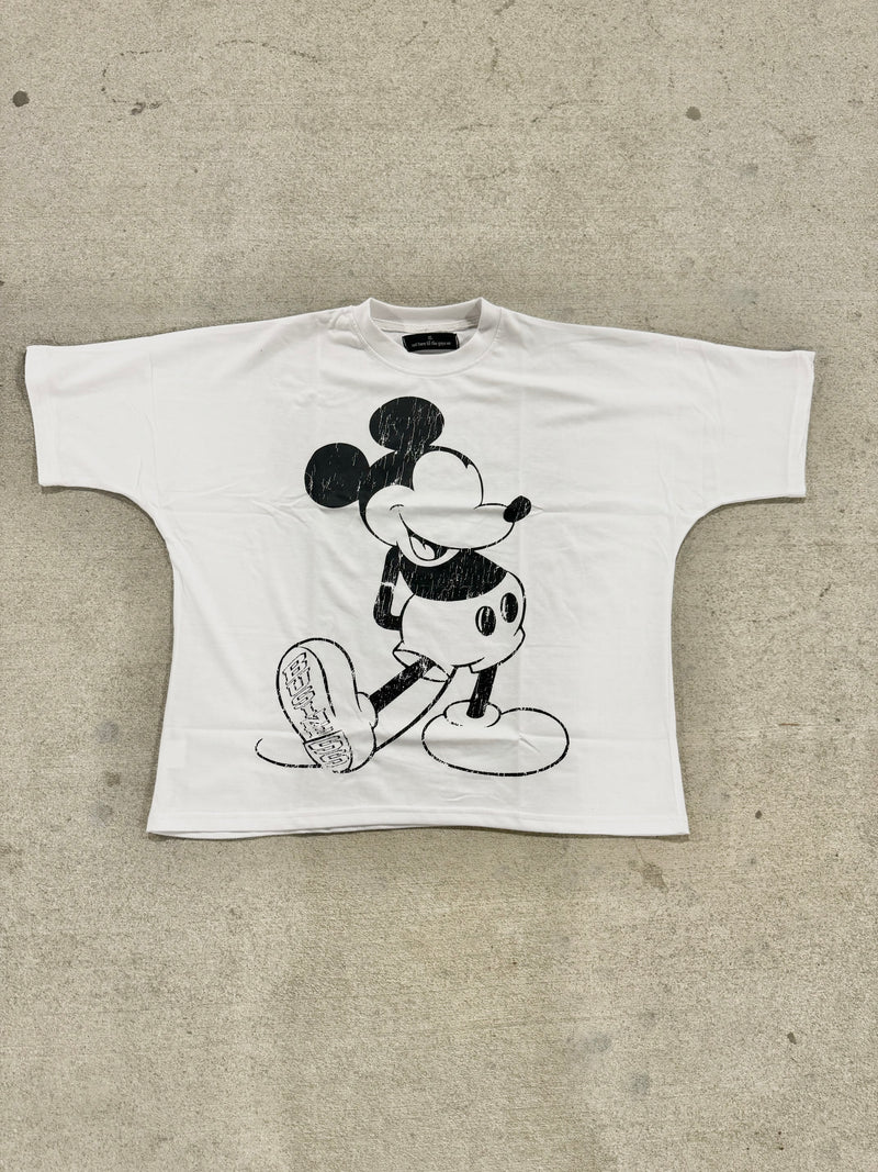 MICKEY STAND ON BIZ T-SHIRT